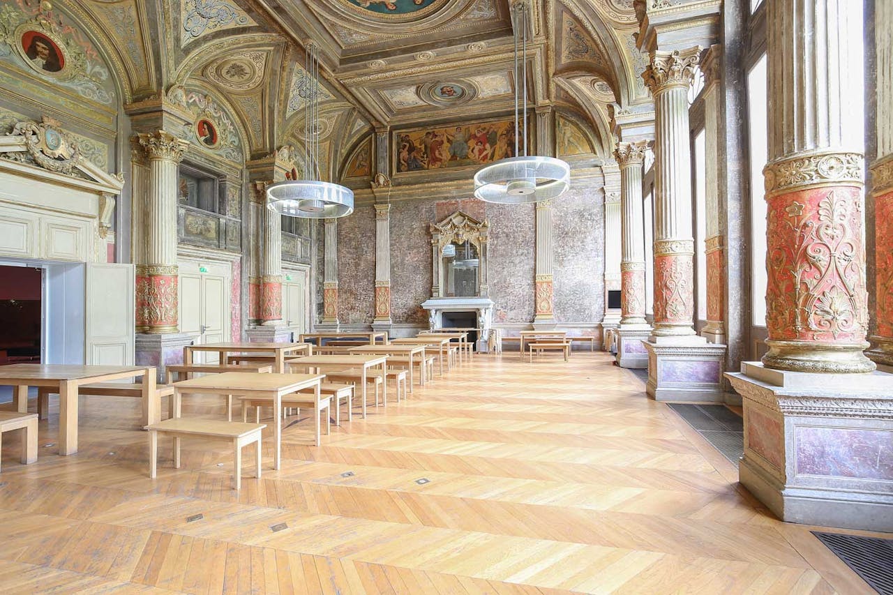 Incredible Loft Space in the 3rd - Image 1