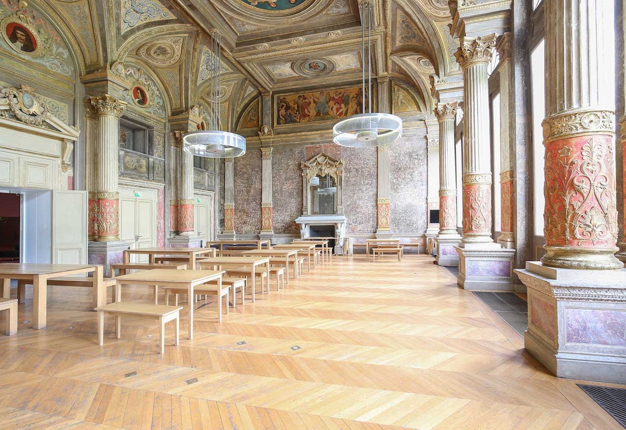 Incredible Loft Space in the 3rd - Image 1