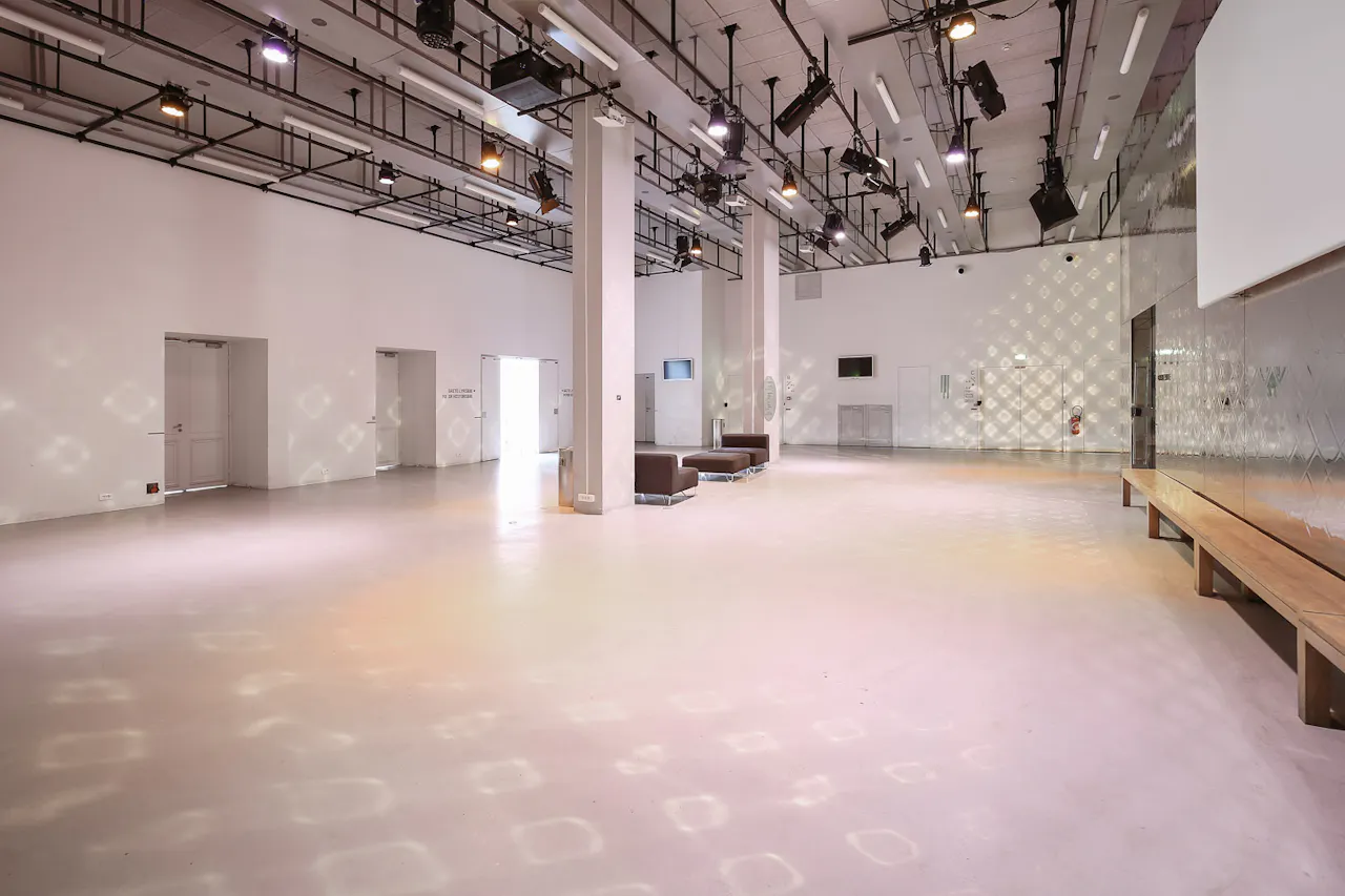 Modern Event Space in Réaumur - Image 2