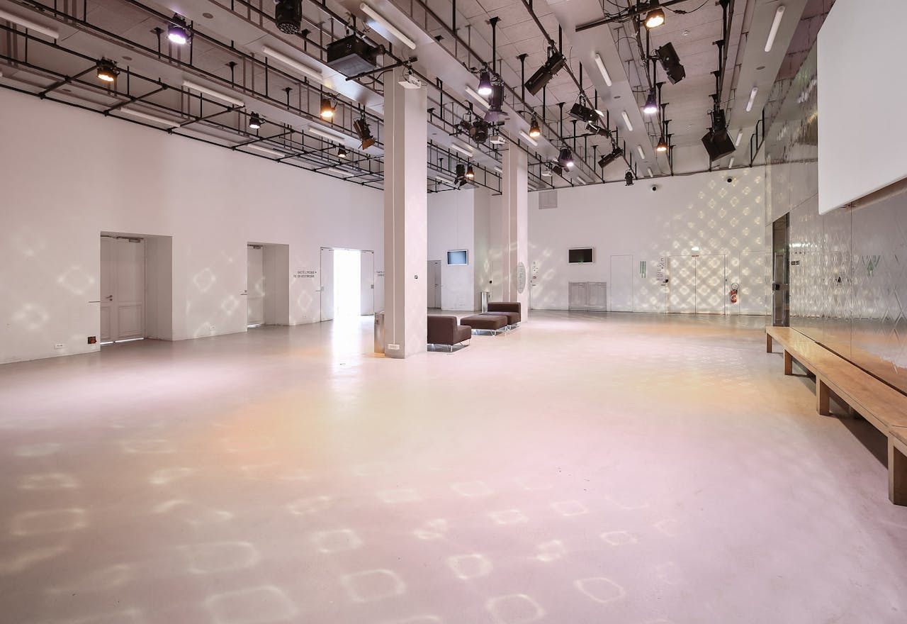 Modern Event Space in Réaumur - Image 2