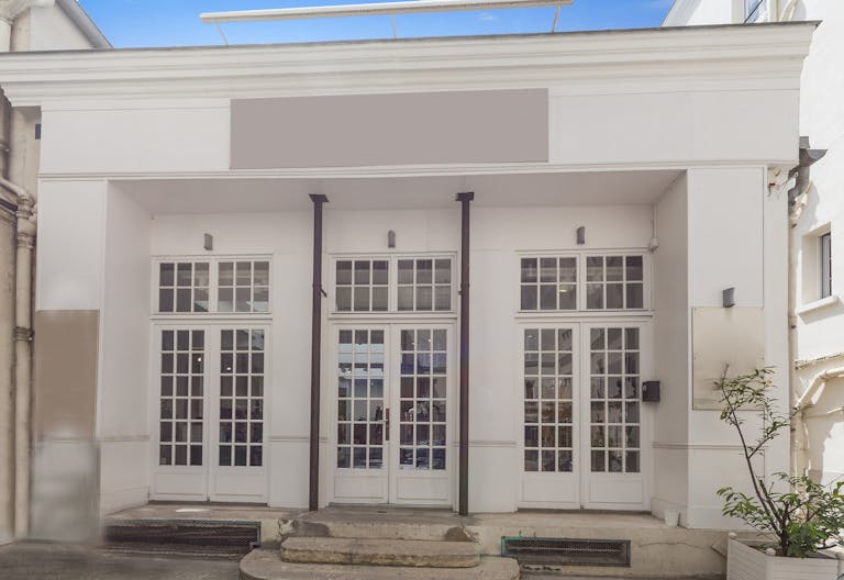 Bright Le Marais Fashion Showroom - Image 3