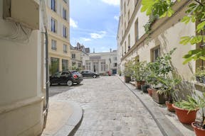 Bright Le Marais Fashion Showroom - Image 4