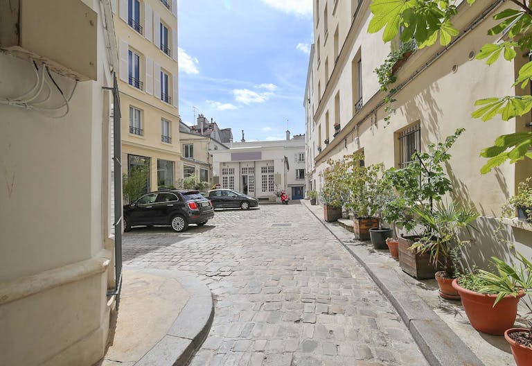 Bright Le Marais Fashion Showroom - Image 4