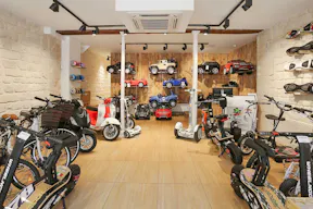 Le Marais Pop-Up Retail Space - Image 1