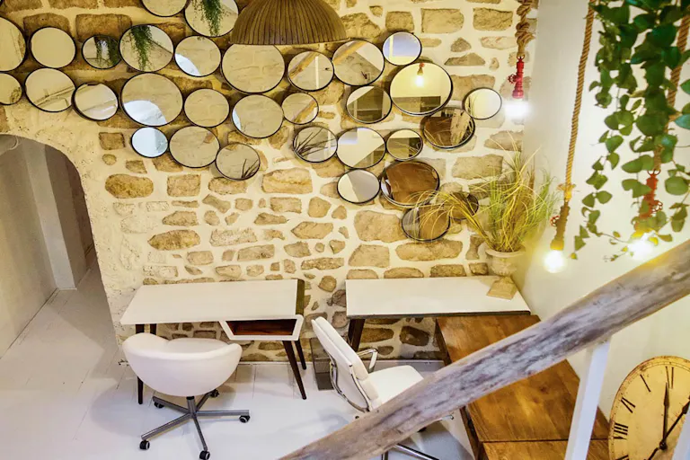 Unique Space in Paris 10th - Image 1