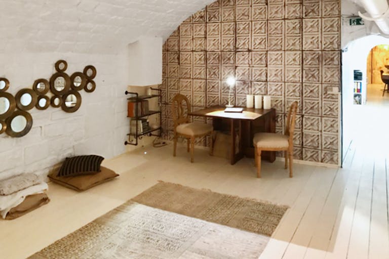 Unique Space in Paris 10th - Image 4