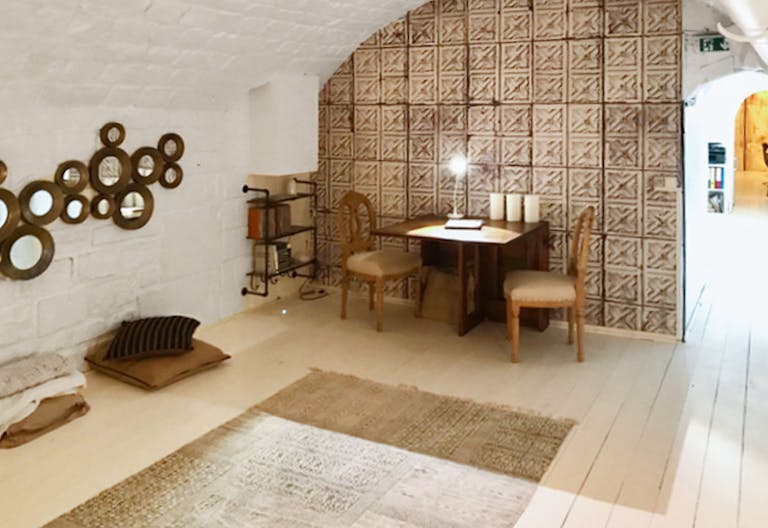 Unique Space in Paris 10th - Image 4