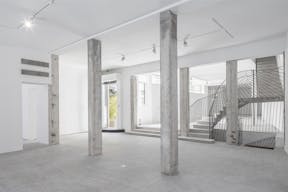 Large Showroom Rue Froissart - Image 11