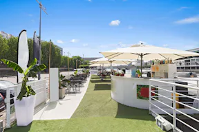 Beautiful Boat Venue on the Seine - Image 2