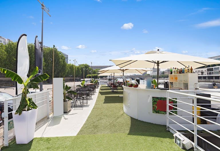 Beautiful Boat Venue on the Seine - Image 2