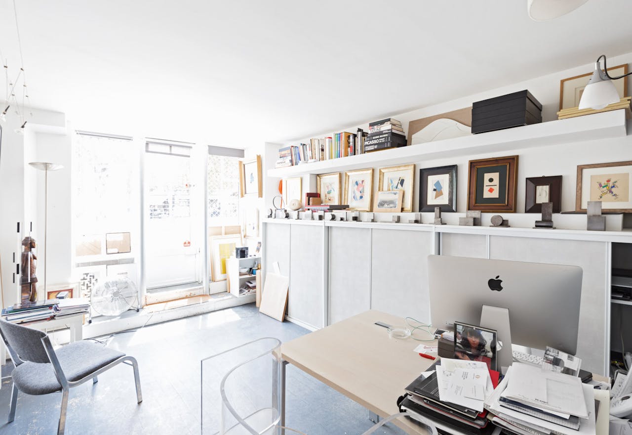 Cozy Gallery on Île de la Cité - Image 0