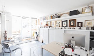 Cozy Gallery on Île de la Cité - Image 0