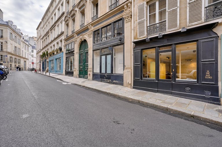 Pop-Up Boutique - Image 1