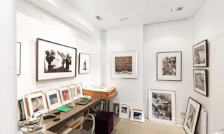 Beautiful Gallery Along the Seine - Image 2