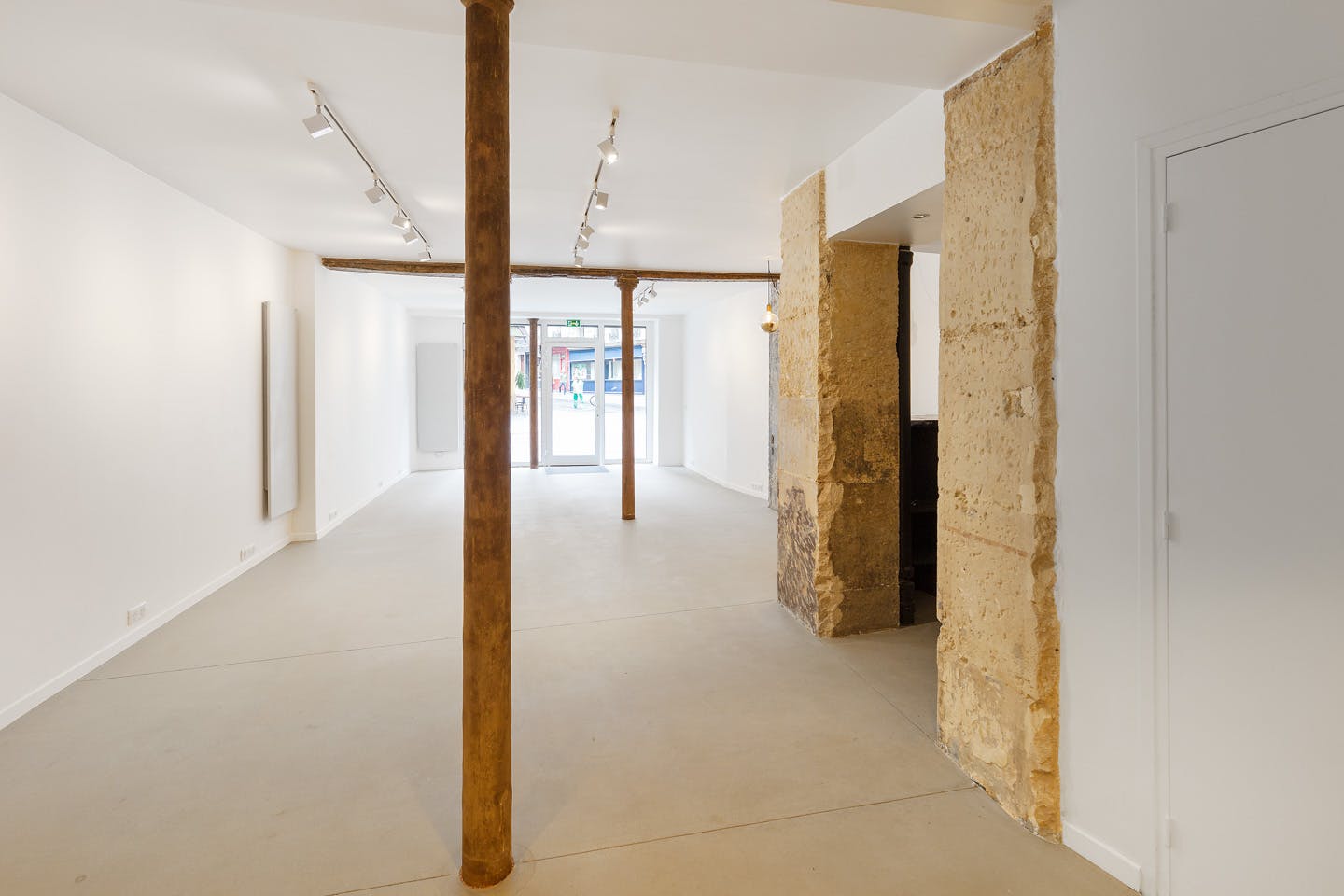 Renovated 63 sqm Pop-Up Space Near République, Paris