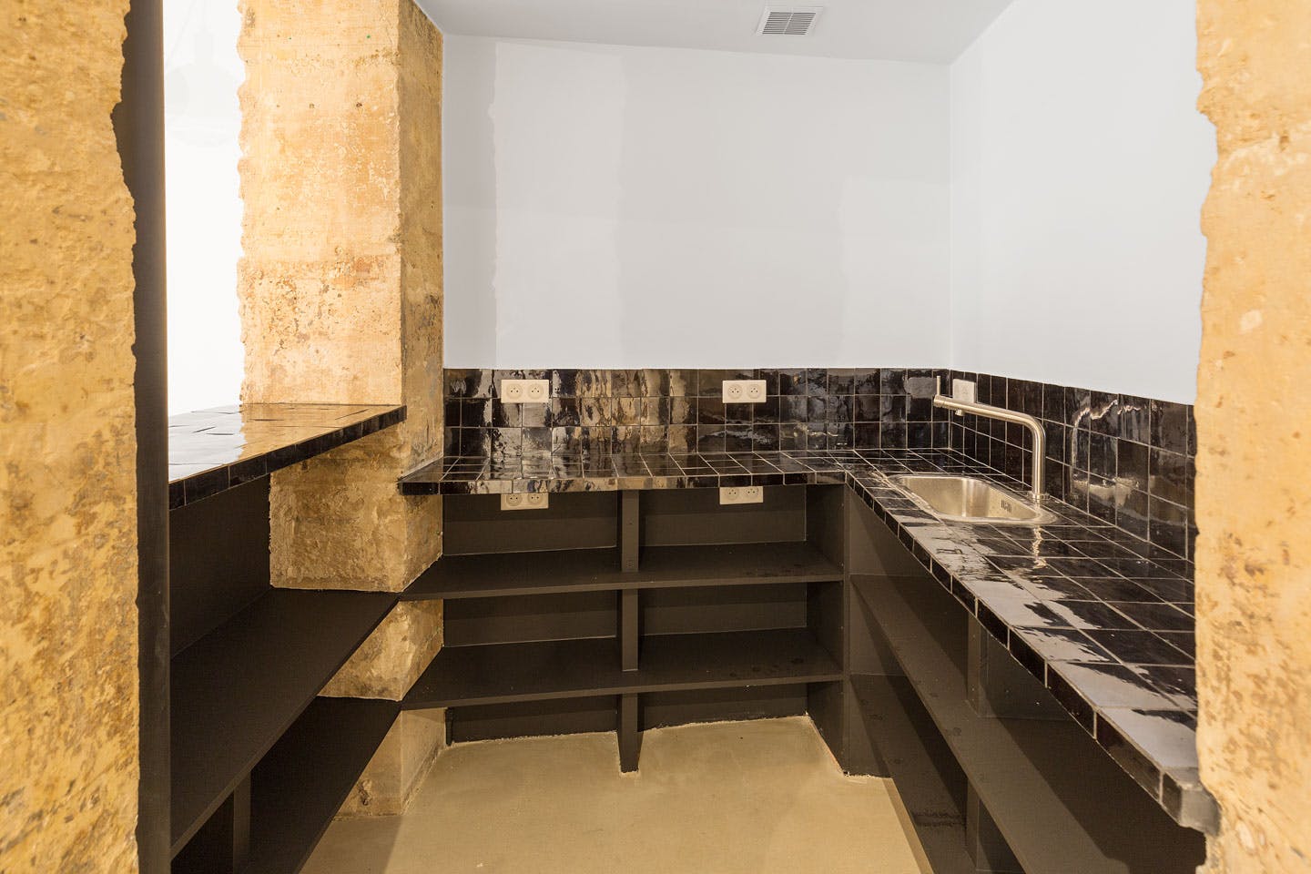 Renovated 63 sqm Pop-Up Space Near République, Paris