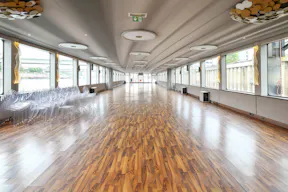 Boat Space Near the Eiffel Tower - Image 1