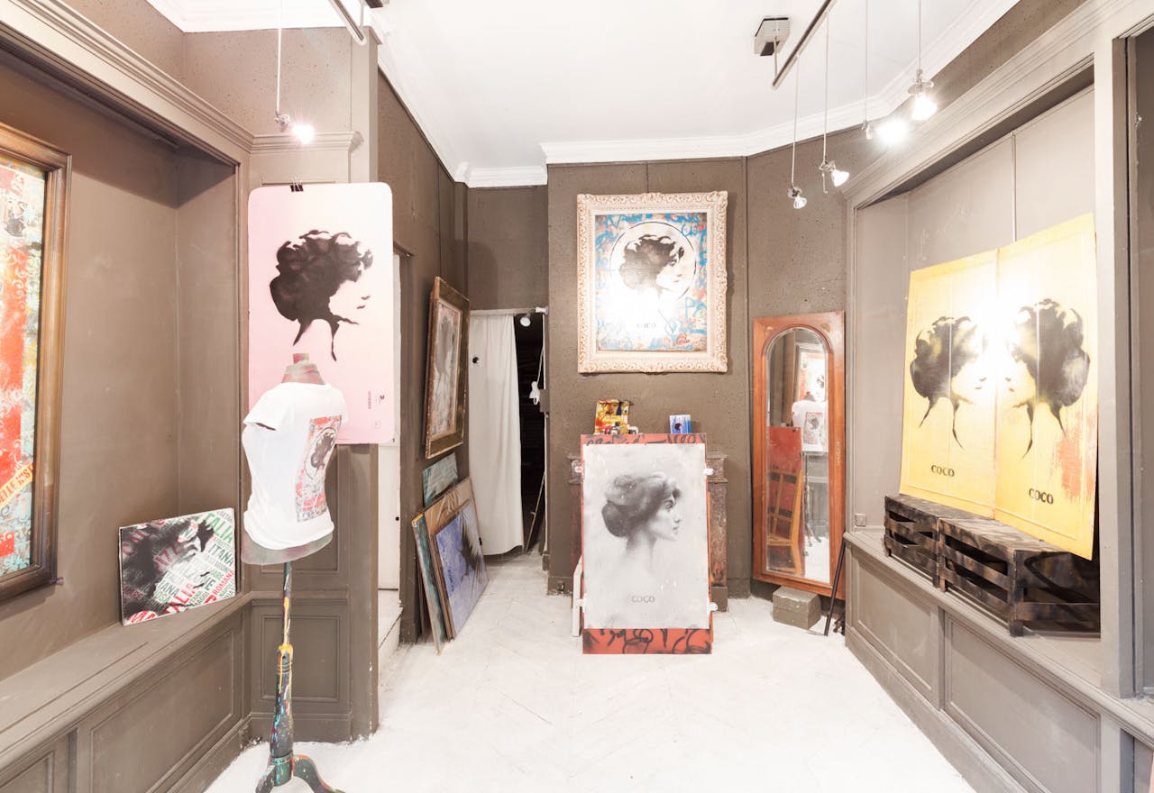 Gallery Space Near Palais Royal - Image 1