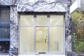 Urban Gallery Space in Haut-Marais - Image 1