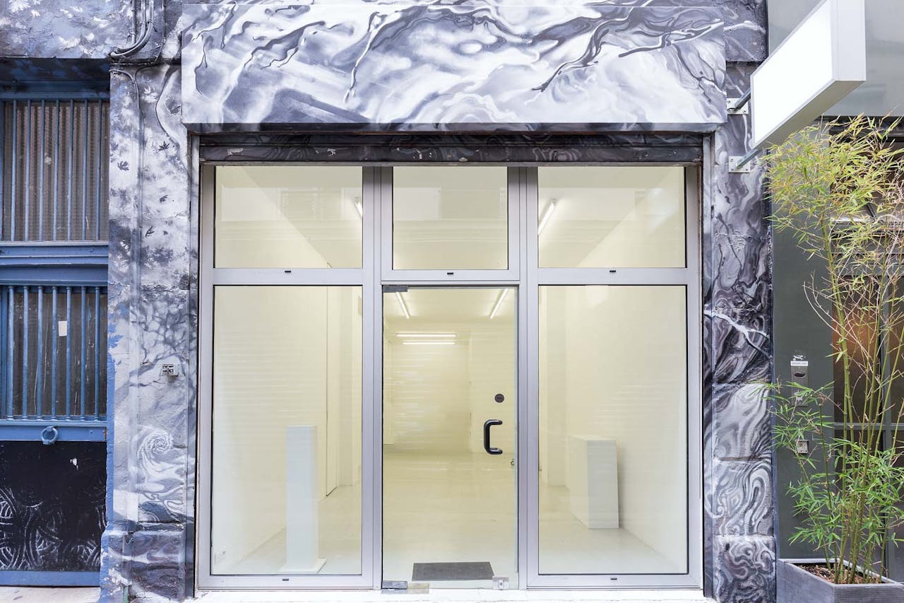 Urban Gallery Space in Haut-Marais - Image 1