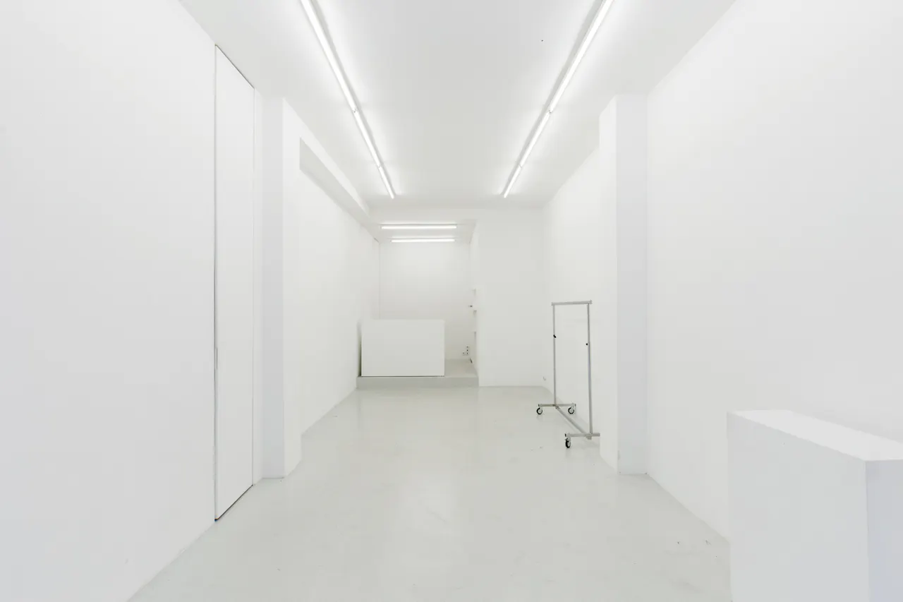 Urban Gallery Space in Haut-Marais - Image 2