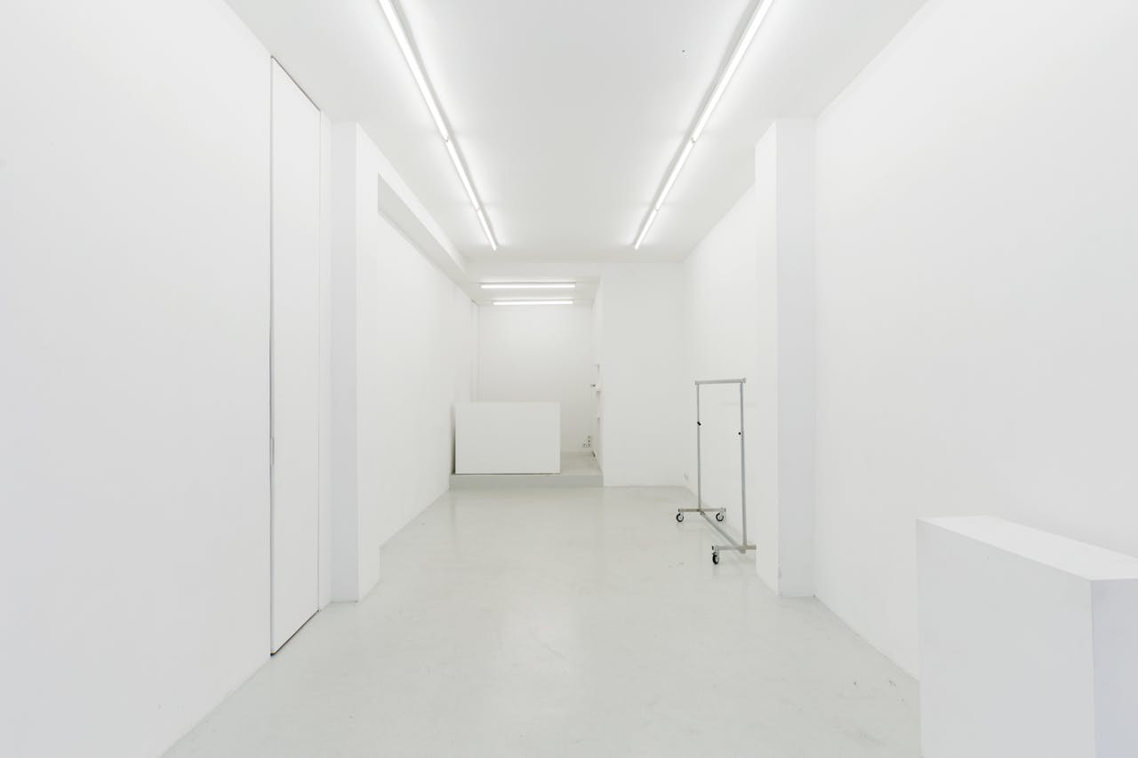 Urban Gallery Space in Haut-Marais - Image 2