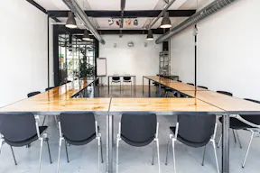 Modern Loft Space in East - Image 3