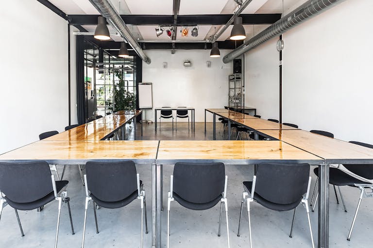 Modern Loft Space in East - Image 3