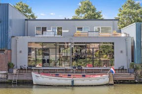 Modern Loft Space in East - Image 8