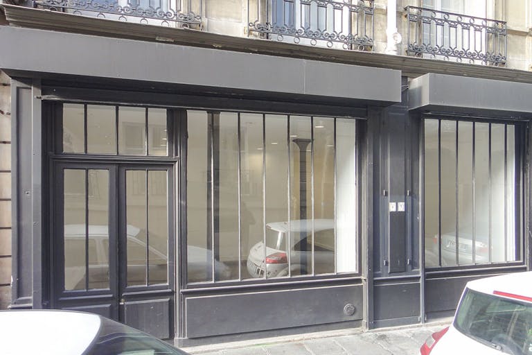 Modern Shop Space in Le Marais - Image 1