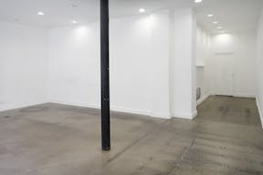 Modern Shop Space in Le Marais - Image 2
