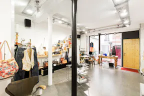 Lovely Boutique in Paris 2nd - Image 2