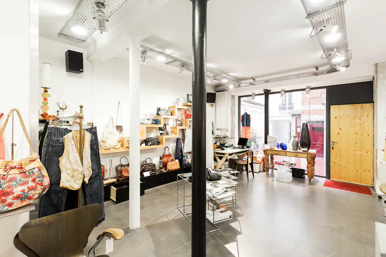 Lovely Boutique in Paris 2nd - Image 2