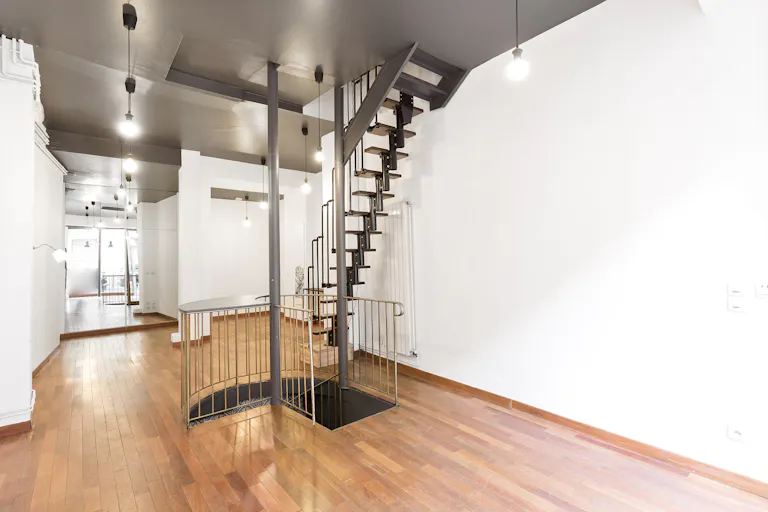 Pristine Retail Space in Le Marais - Image 1