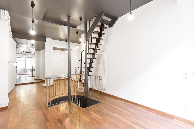 Pristine Retail Space in Le Marais - Image 1