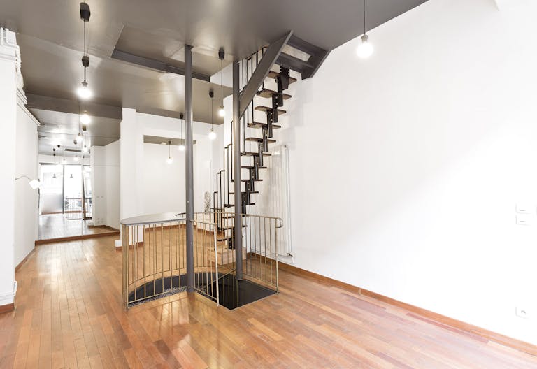 Pristine Retail Space in Le Marais - Image 1