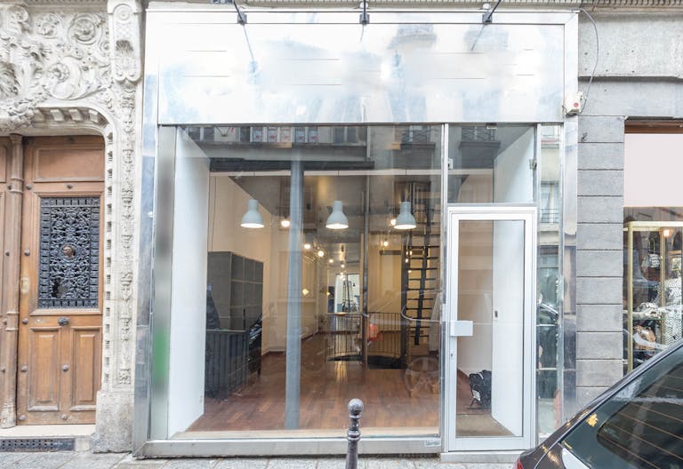Pristine Retail Space in Le Marais - Image 3