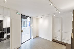 Sophisticated Gallery in Paris 6th - Image 0