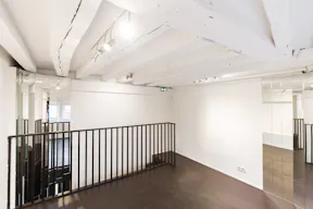 Sophisticated Gallery in Paris 6th - Image 2
