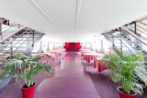 Stylish Parisian Boat Space - Image 0