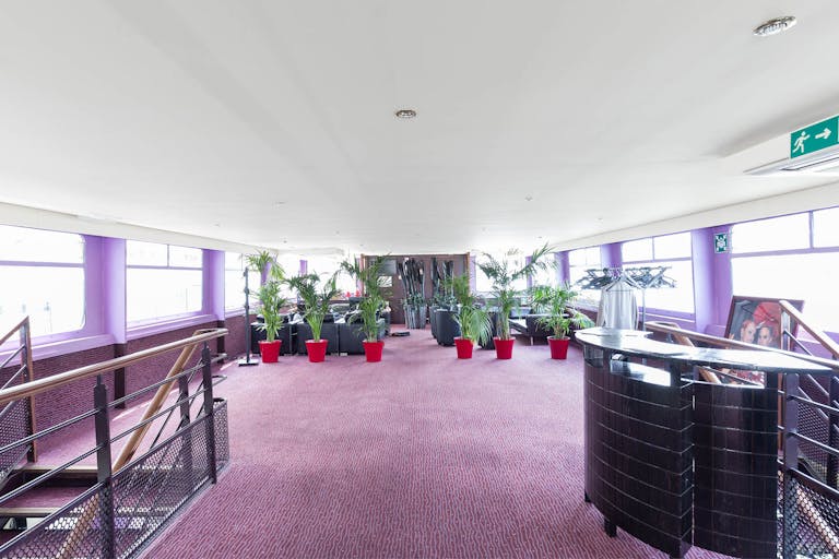 Stylish Parisian Boat Space - Image 1