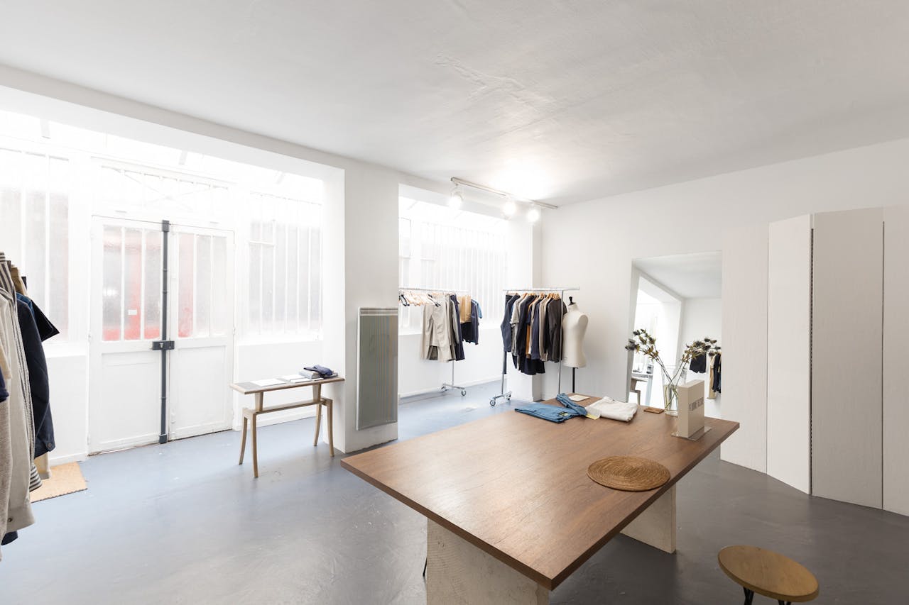 Intimate Showroom in Paris 11th - Image 0