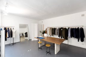 Intimate Showroom in Paris 11th - Image 1