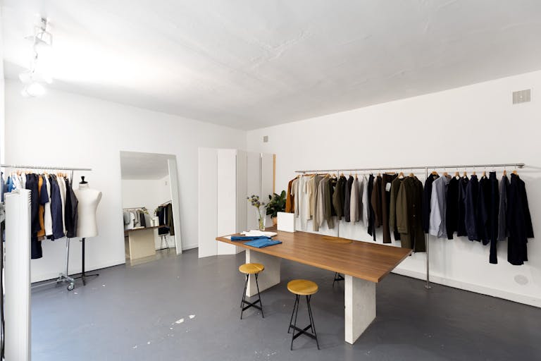 Intimate Showroom in Paris 11th - Image 1