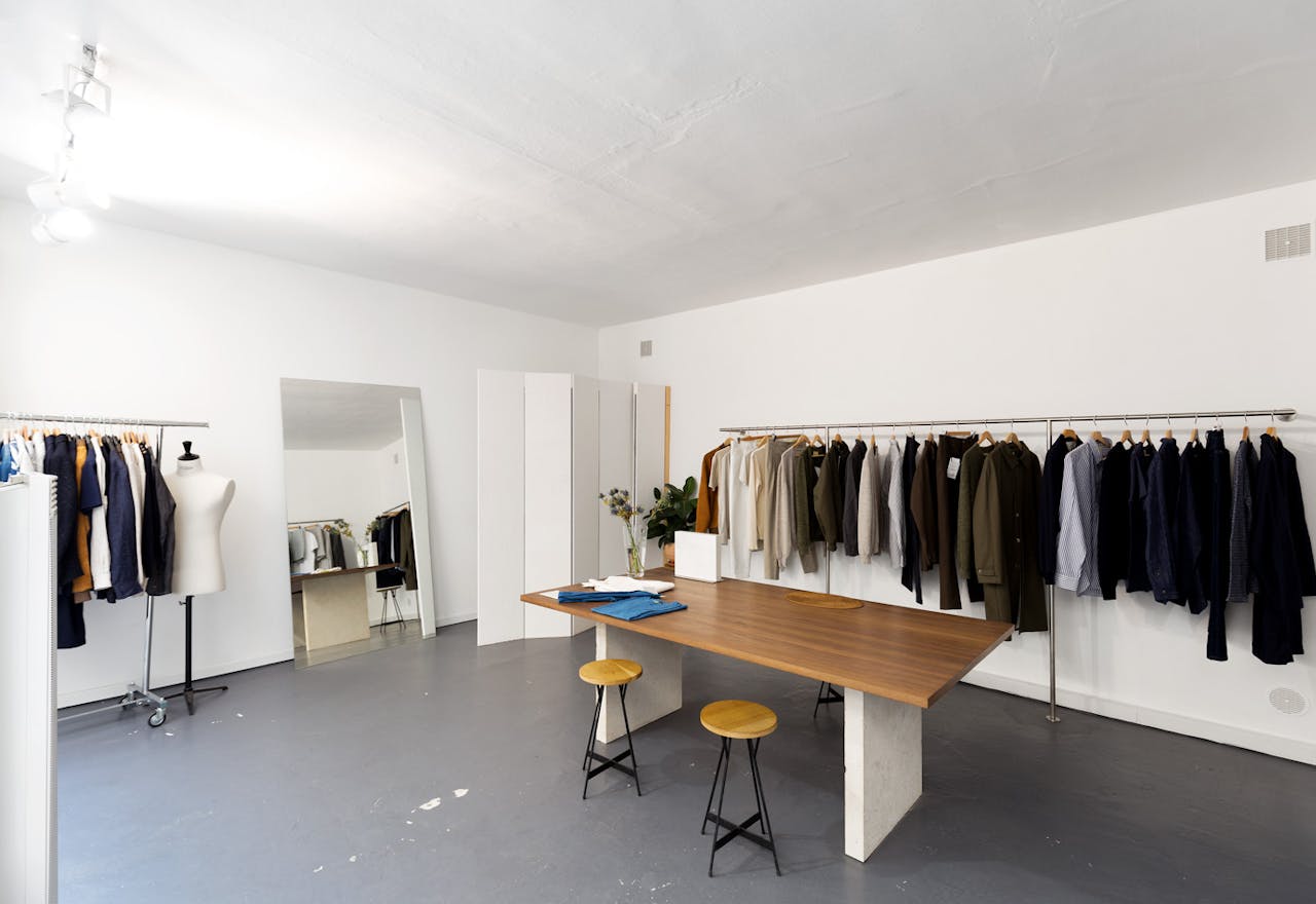 Intimate Showroom in Paris 11th - Image 1