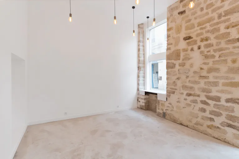 Tasteful Boutique in Le Marais - Image 2