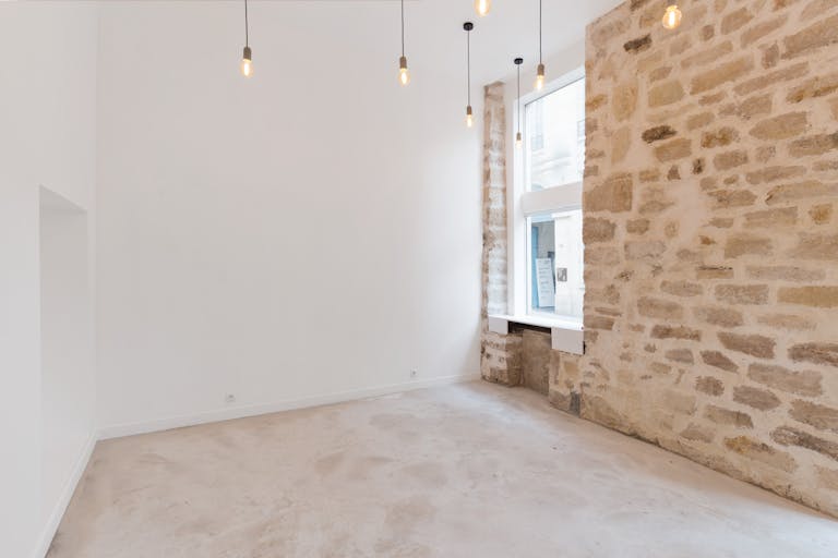 Tasteful Boutique in Le Marais - Image 2
