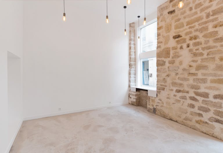 Tasteful Boutique in Le Marais - Image 2
