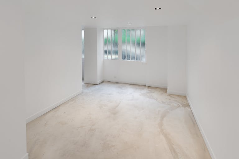 Tasteful Boutique in Le Marais - Image 3