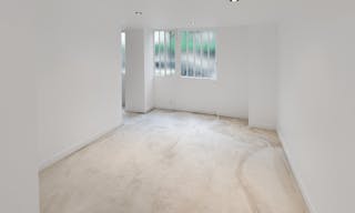 Tasteful Boutique in Le Marais - Image 3